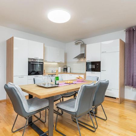 Lovely Apartment In Valbandon With Kitchen 파자나 외부 사진