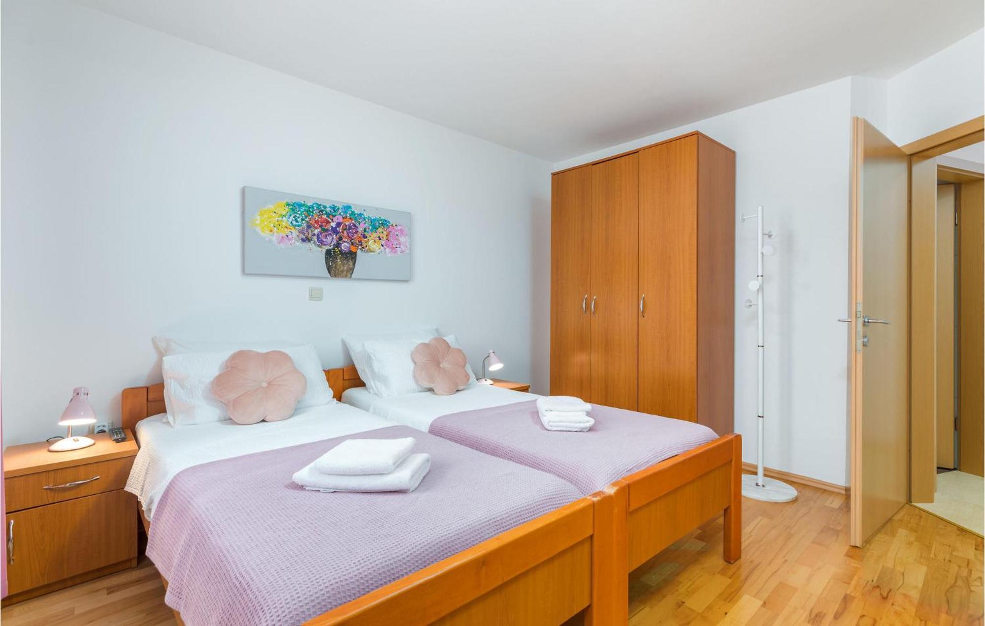 Lovely Apartment In Valbandon With Kitchen 파자나 외부 사진