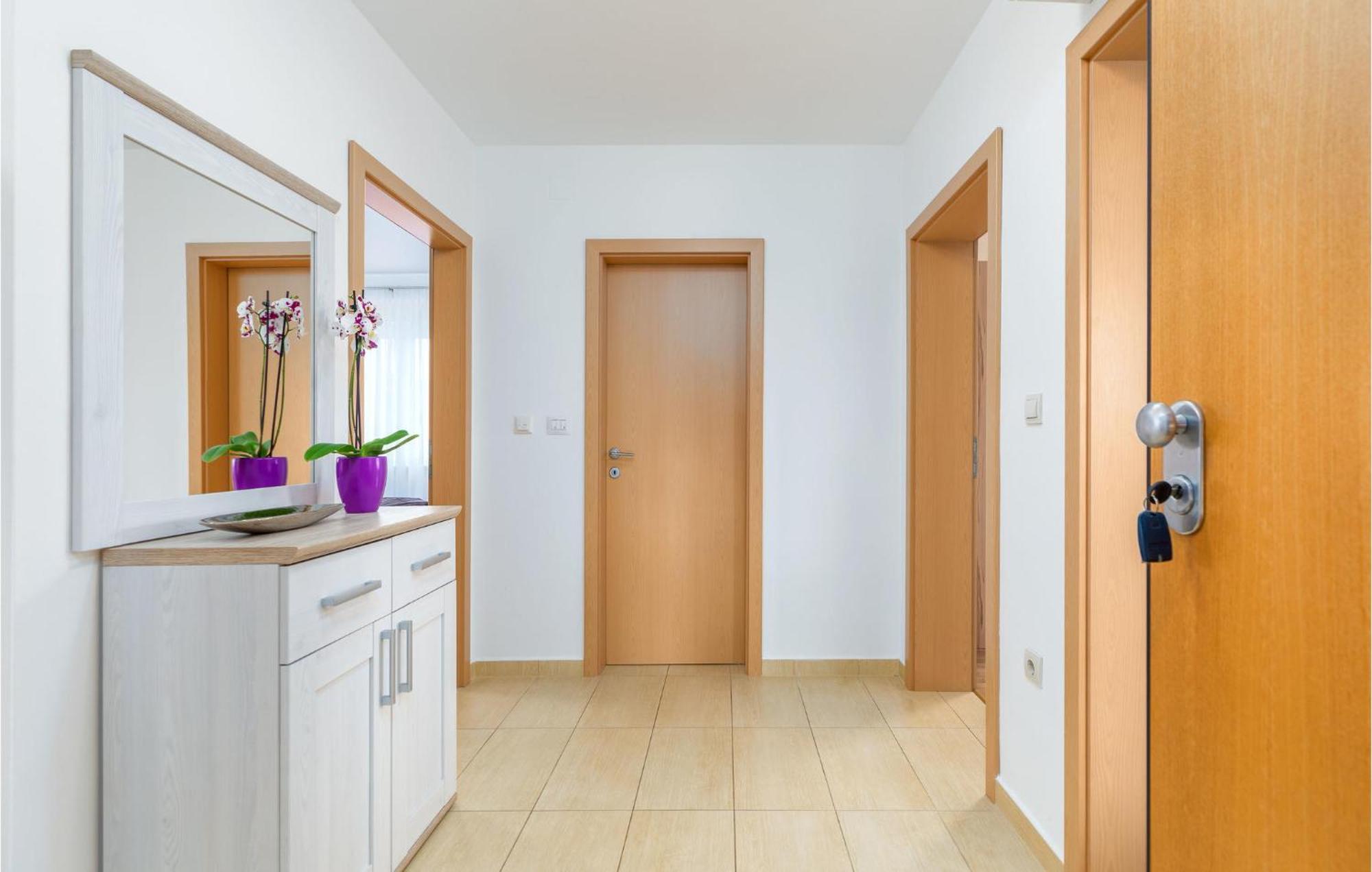 Lovely Apartment In Valbandon With Kitchen 파자나 외부 사진