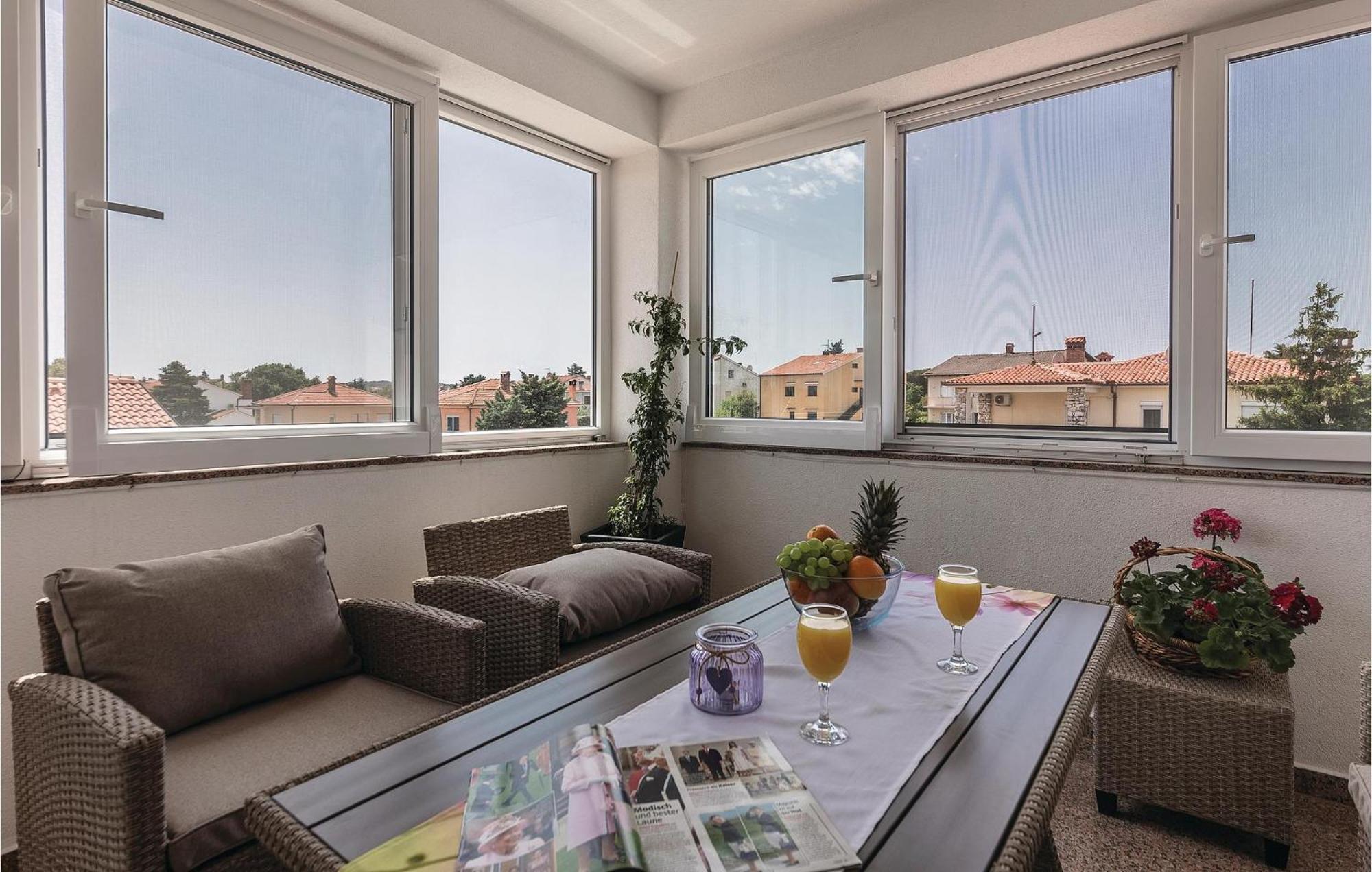 Lovely Apartment In Valbandon With Kitchen 파자나 외부 사진