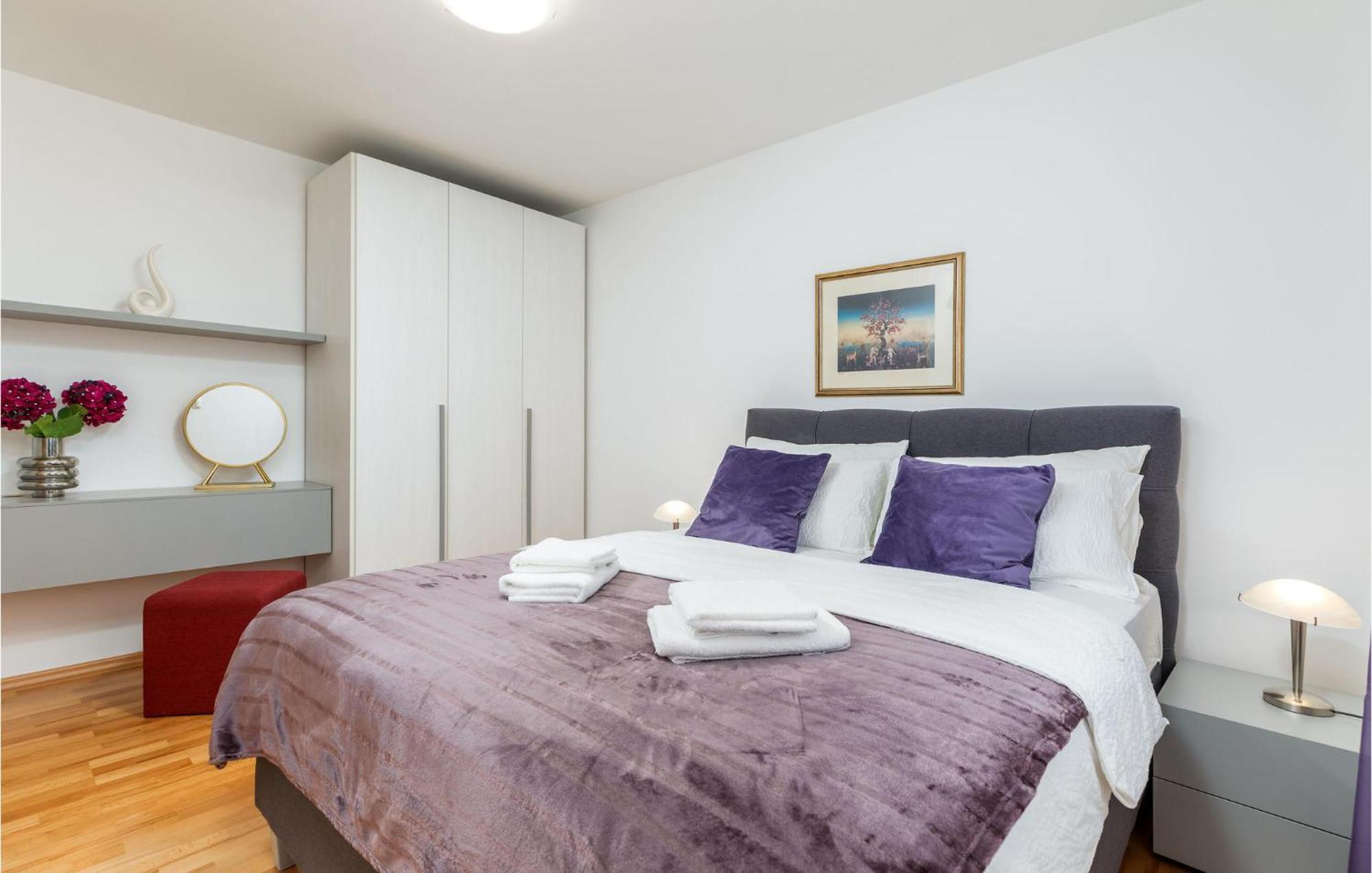 Lovely Apartment In Valbandon With Kitchen 파자나 외부 사진