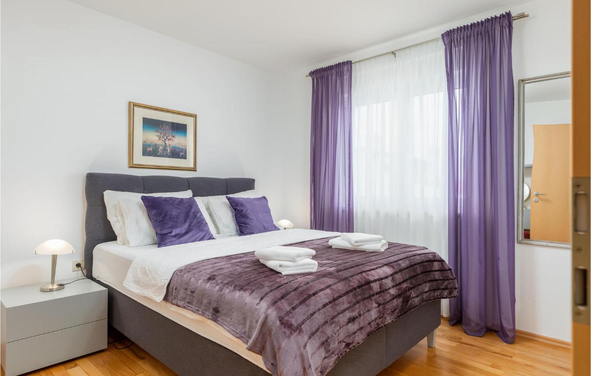 Lovely Apartment In Valbandon With Kitchen 파자나 외부 사진