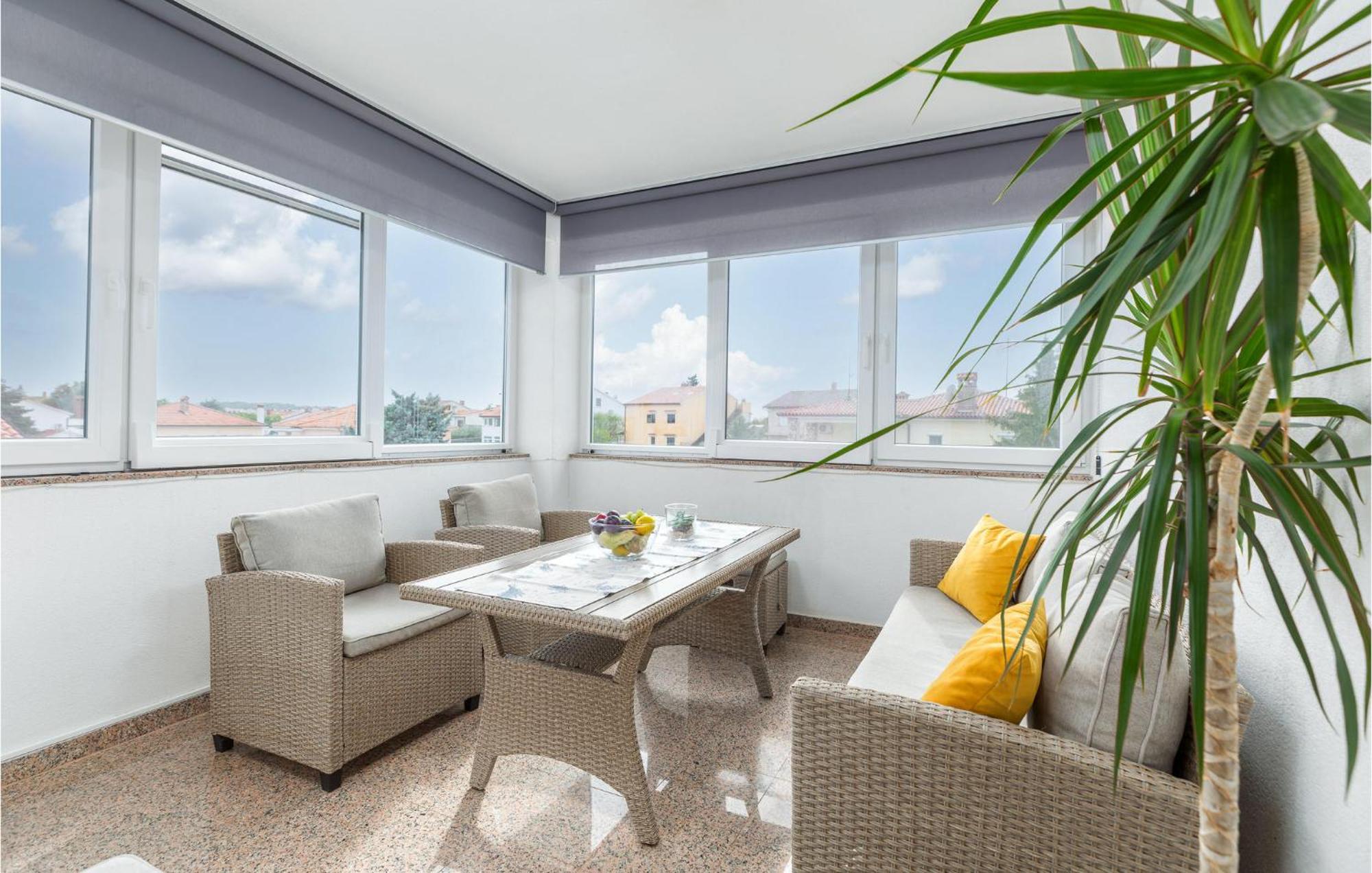 Lovely Apartment In Valbandon With Kitchen 파자나 외부 사진